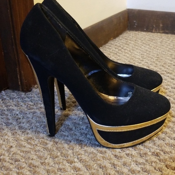 Heels - Picture 2 of 3